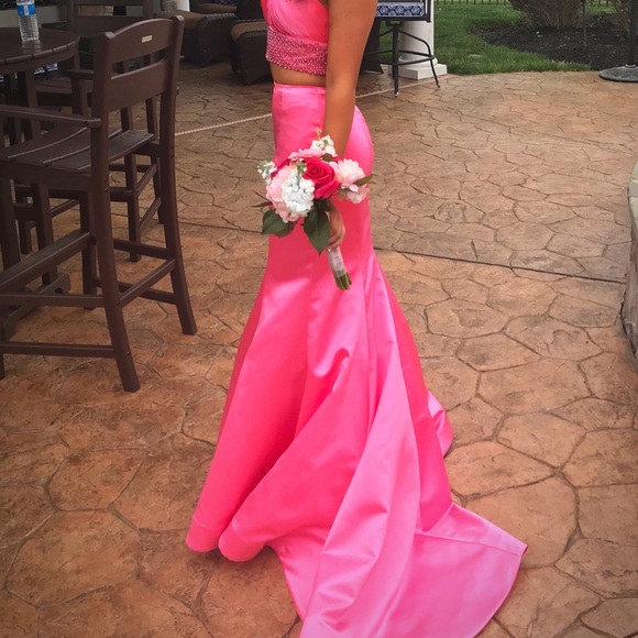 Pretty in Pink Prom💗💗 - Picture 4 of 4